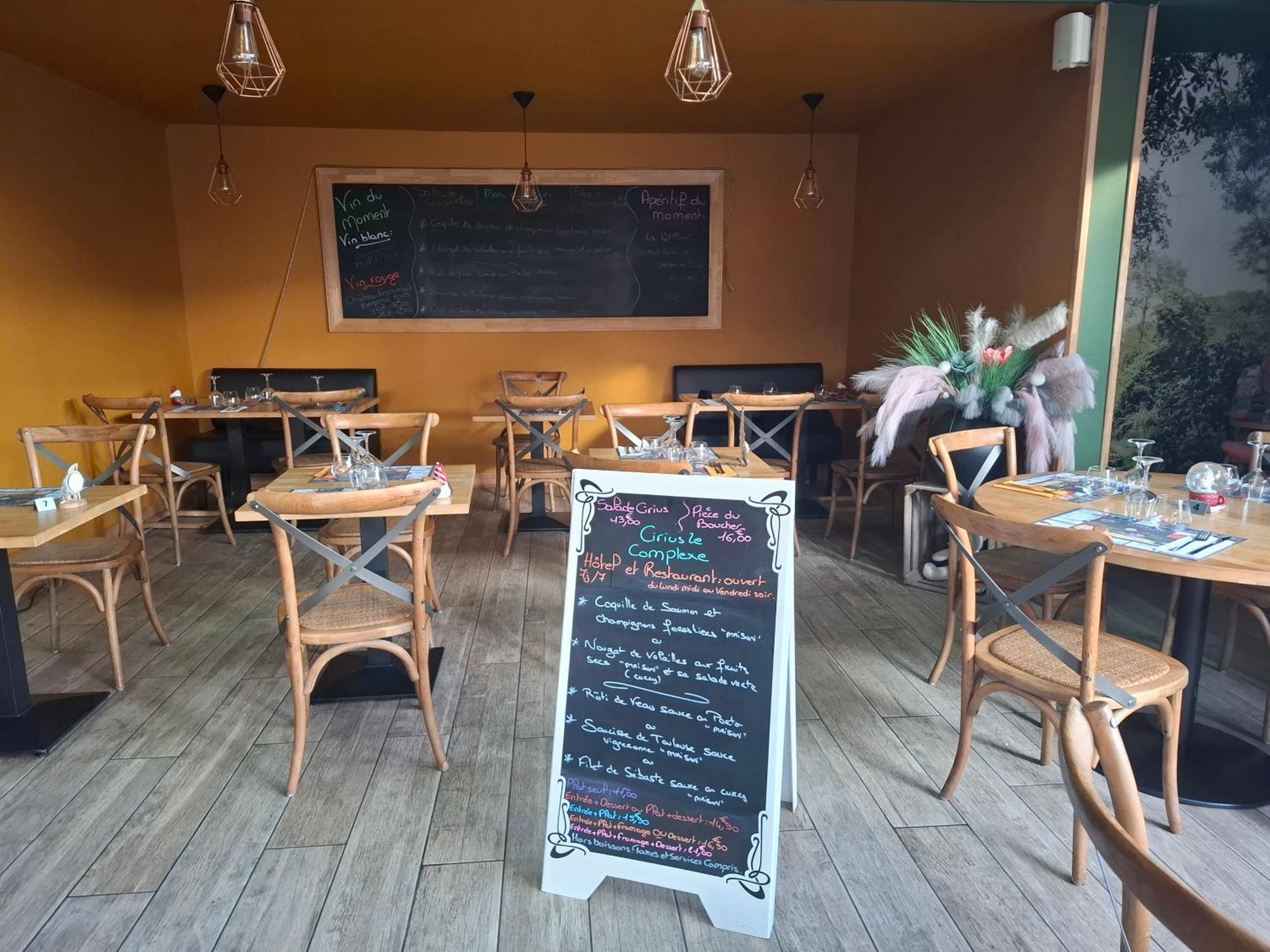 Hotel Restaurant Cirius Montrond-les-Bains Exterior foto